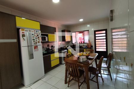 Casa à venda com 127m², 3 quartos e 3 vagas Casa à venda com 127m², 3 quartos e 3 vagasCozinha