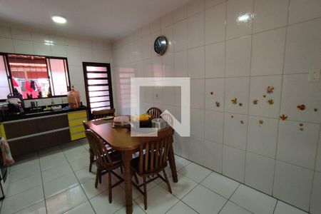 Casa à venda com 127m², 3 quartos e 3 vagas Casa à venda com 127m², 3 quartos e 3 vagasCozinha
