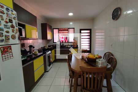 Casa à venda com 127m², 3 quartos e 3 vagas Casa à venda com 127m², 3 quartos e 3 vagasCozinha