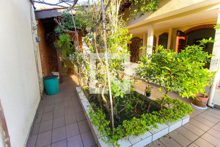 Casa à venda com 300m², 3 quartos e 4 vagas Casa à venda com 300m², 3 quartos e 4 vagasQuintal
