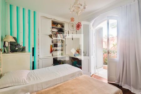 Casa à venda com 380m², 4 quartos e 3 vagasSuíte 2