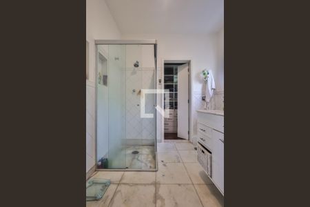 Casa à venda com 380m², 4 quartos e 3 vagasBanheiro da Suíte 4