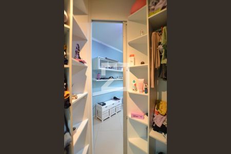 Casa de condomínio à venda com 204m², 4 quartos e 2 vagasCloset da Suíte 2