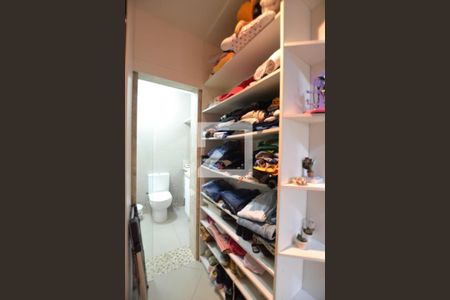 Casa de condomínio à venda com 204m², 4 quartos e 2 vagasCloset da Suíte 2
