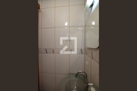 Casa de condomínio à venda com 204m², 4 quartos e 2 vagasLavabo