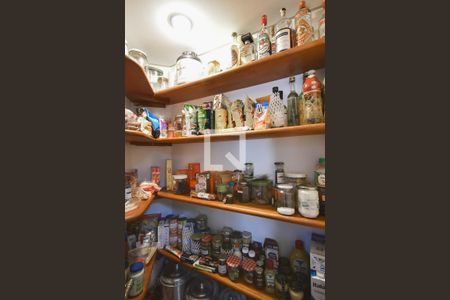 Apartamento à venda com 285m², 4 quartos e 4 vagas Apartamento à venda com 285m², 4 quartos e 4 vagasDespensa