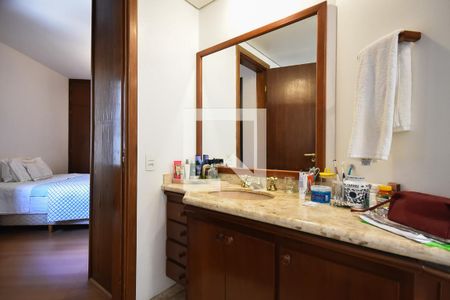 Apartamento à venda com 285m², 4 quartos e 4 vagas Apartamento à venda com 285m², 4 quartos e 4 vagasBanheiro suíte 1