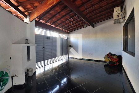 Casa à venda com 300m², 3 quartos e 2 vagasGaragem