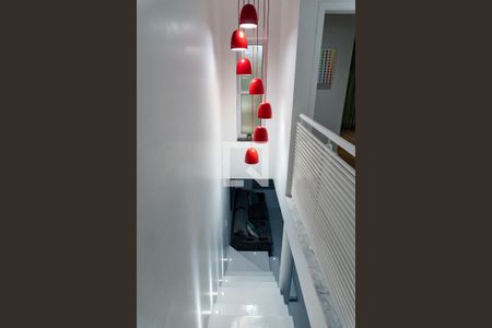 Casa para alugar com 234m², 3 quartos e 3 vagas Casa para alugar com 234m², 3 quartos e 3 vagasEscada