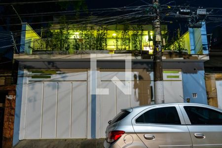 Casa para alugar com 234m², 3 quartos e 3 vagas Casa para alugar com 234m², 3 quartos e 3 vagasFachada