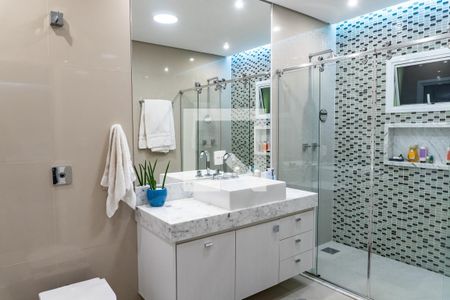 Casa para alugar com 234m², 3 quartos e 3 vagas Casa para alugar com 234m², 3 quartos e 3 vagasBanheiro da Suíte 3