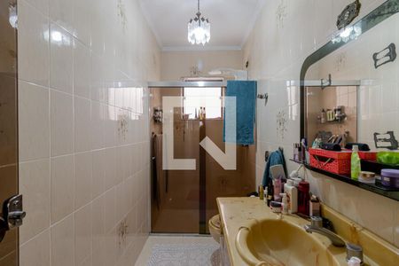 Casa à venda com 240m², 3 quartos e 4 vagasBanheiro da Suíte 1