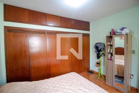 Casa de condomínio à venda com 285m², 4 quartos e 5 vagas Casa de condomínio à venda com 285m², 4 quartos e 5 vagasSuíte 02