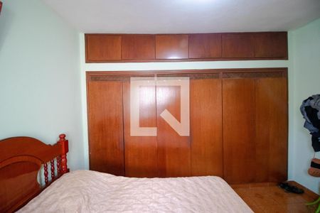 Casa de condomínio à venda com 285m², 4 quartos e 5 vagas Casa de condomínio à venda com 285m², 4 quartos e 5 vagasSuíte 02