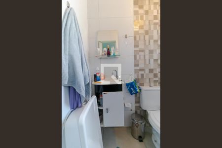 Casa de condomínio à venda com 285m², 4 quartos e 5 vagas Casa de condomínio à venda com 285m², 4 quartos e 5 vagasBanheiro da Suíte 01