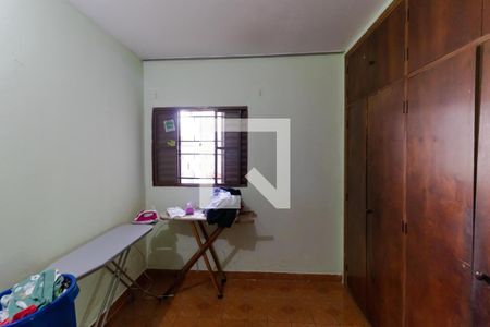 Casa de condomínio à venda com 285m², 4 quartos e 5 vagas Casa de condomínio à venda com 285m², 4 quartos e 5 vagasQuarto 01