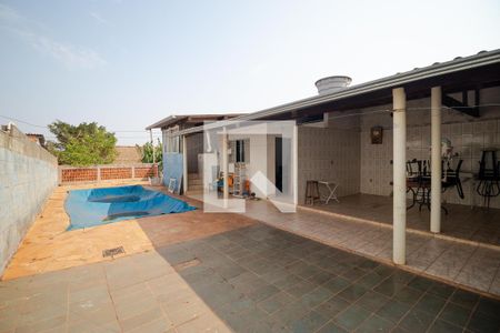 Casa de condomínio à venda com 285m², 4 quartos e 5 vagas Casa de condomínio à venda com 285m², 4 quartos e 5 vagasPiscina