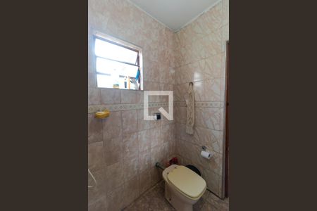 Casa de condomínio à venda com 285m², 4 quartos e 5 vagas Casa de condomínio à venda com 285m², 4 quartos e 5 vagasBanheiro da Suíte 02