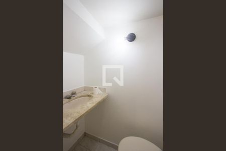 Lavabo de casa de condomínio para alugar com 2 quartos, 95m² em Jardim Casablanca, São Paulo