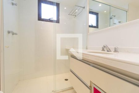 Apartamento à venda com 374m², 4 quartos e 6 vagas Apartamento à venda com 374m², 4 quartos e 6 vagasBanheiro da Suíte 2