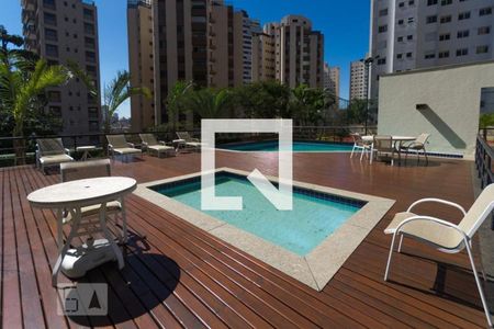 Apartamento à venda com 374m², 4 quartos e 6 vagas Apartamento à venda com 374m², 4 quartos e 6 vagasÁrea comum - Piscina