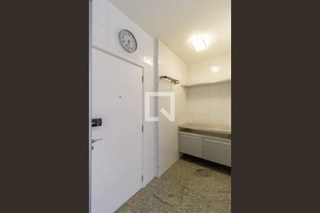 Apartamento à venda com 374m², 4 quartos e 6 vagas Apartamento à venda com 374m², 4 quartos e 6 vagasLavanderia
