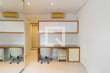 Apartamento à venda com 374m², 4 quartos e 6 vagas Apartamento à venda com 374m², 4 quartos e 6 vagasSuíte 2