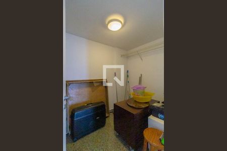 Apartamento à venda com 374m², 4 quartos e 6 vagas Apartamento à venda com 374m², 4 quartos e 6 vagasQuarto de serviço