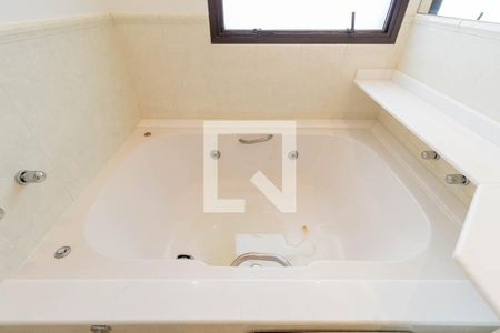 Apartamento à venda com 374m², 4 quartos e 6 vagas Apartamento à venda com 374m², 4 quartos e 6 vagasBanheiro Suíte 1