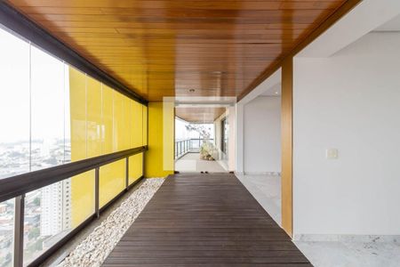 Apartamento à venda com 374m², 4 quartos e 6 vagas Apartamento à venda com 374m², 4 quartos e 6 vagasVaranda Sala de Jantar