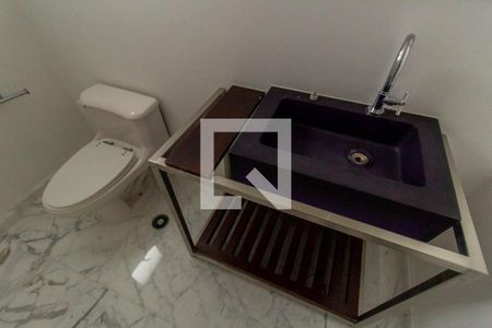 Apartamento à venda com 374m², 4 quartos e 6 vagas Apartamento à venda com 374m², 4 quartos e 6 vagasLavabo Sala de TV