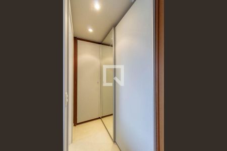 Apartamento à venda com 374m², 4 quartos e 6 vagas Apartamento à venda com 374m², 4 quartos e 6 vagasCloste  Suíte 3
