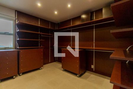 Apartamento à venda com 374m², 4 quartos e 6 vagas Apartamento à venda com 374m², 4 quartos e 6 vagasCloset  Suíte 1