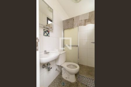Apartamento à venda com 374m², 4 quartos e 6 vagas Apartamento à venda com 374m², 4 quartos e 6 vagasBanheiro de Serviço