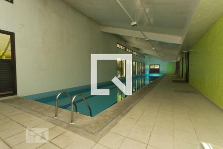 Apartamento à venda com 374m², 4 quartos e 6 vagas Apartamento à venda com 374m², 4 quartos e 6 vagasÁrea comum - Piscina