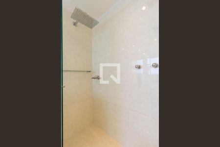 Apartamento à venda com 374m², 4 quartos e 6 vagas Apartamento à venda com 374m², 4 quartos e 6 vagasBanheiro Suíte 1