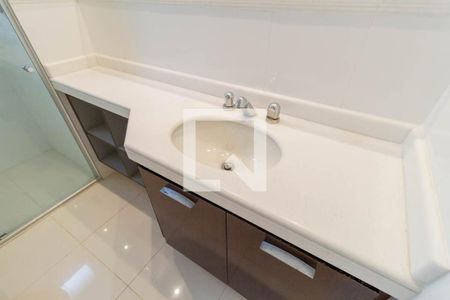 Apartamento à venda com 374m², 4 quartos e 6 vagas Apartamento à venda com 374m², 4 quartos e 6 vagasBanheiro da Suíte 3