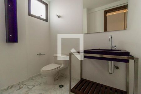Apartamento à venda com 374m², 4 quartos e 6 vagas Apartamento à venda com 374m², 4 quartos e 6 vagasLavabo Sala de TV