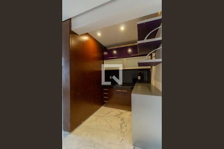 Apartamento à venda com 374m², 4 quartos e 6 vagas Apartamento à venda com 374m², 4 quartos e 6 vagasSala de TV