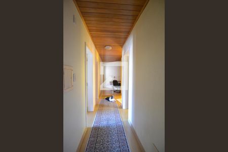 Casa à venda com 287m², 4 quartos e 2 vagasCorredo da área Intima