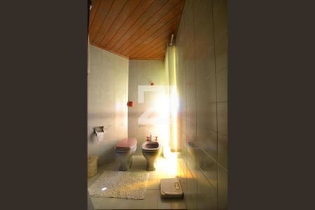 Casa à venda com 287m², 4 quartos e 2 vagasBanheiro da Suíte