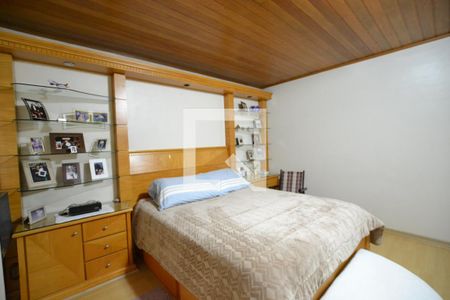 Casa à venda com 287m², 4 quartos e 2 vagasSuíte