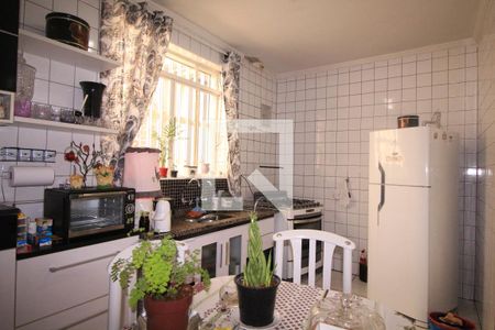 Casa à venda com 340m², 2 quartos e 2 vagasCozinha