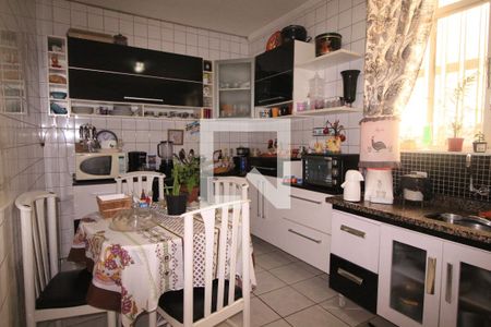 Casa à venda com 340m², 2 quartos e 2 vagasCozinha