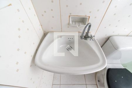 Banheiro de casa para alugar com 1 quarto, 20m² em Vila Babilônia, São Paulo