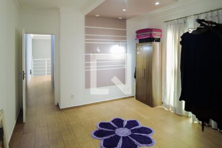 Casa à venda com 242m², 3 quartos e 5 vagasQuarto Suíte 2