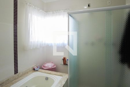 Casa à venda com 242m², 3 quartos e 5 vagasSuíte banheiro