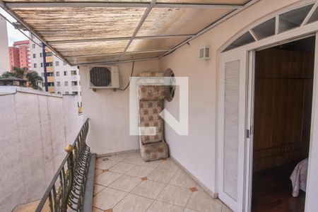 Casa à venda com 660m², 3 quartos e 6 vagas Casa à venda com 660m², 3 quartos e 6 vagasVaranda