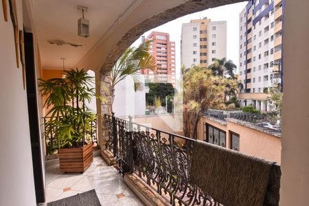 Casa à venda com 660m², 3 quartos e 6 vagas Casa à venda com 660m², 3 quartos e 6 vagasEntrada