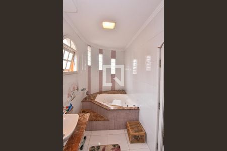 Casa à venda com 660m², 3 quartos e 6 vagas Casa à venda com 660m², 3 quartos e 6 vagasBanheiro da Suíte 1